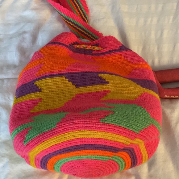 Colombian Wayuu hand woven one of a kind drawstring shoulder bag. - Picture 11 of 13